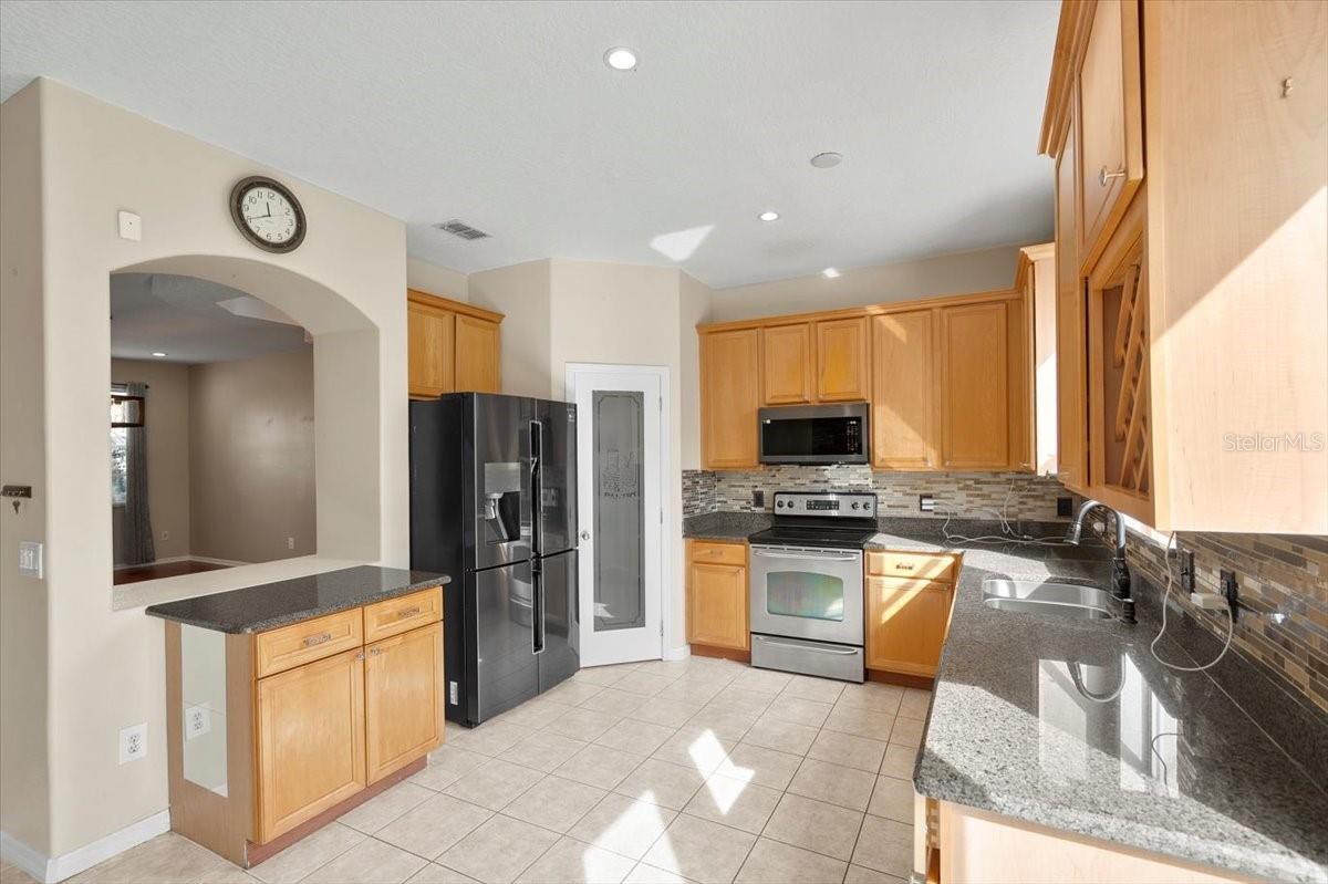 Image 15 of 44 For 2812 Daybreak Drive