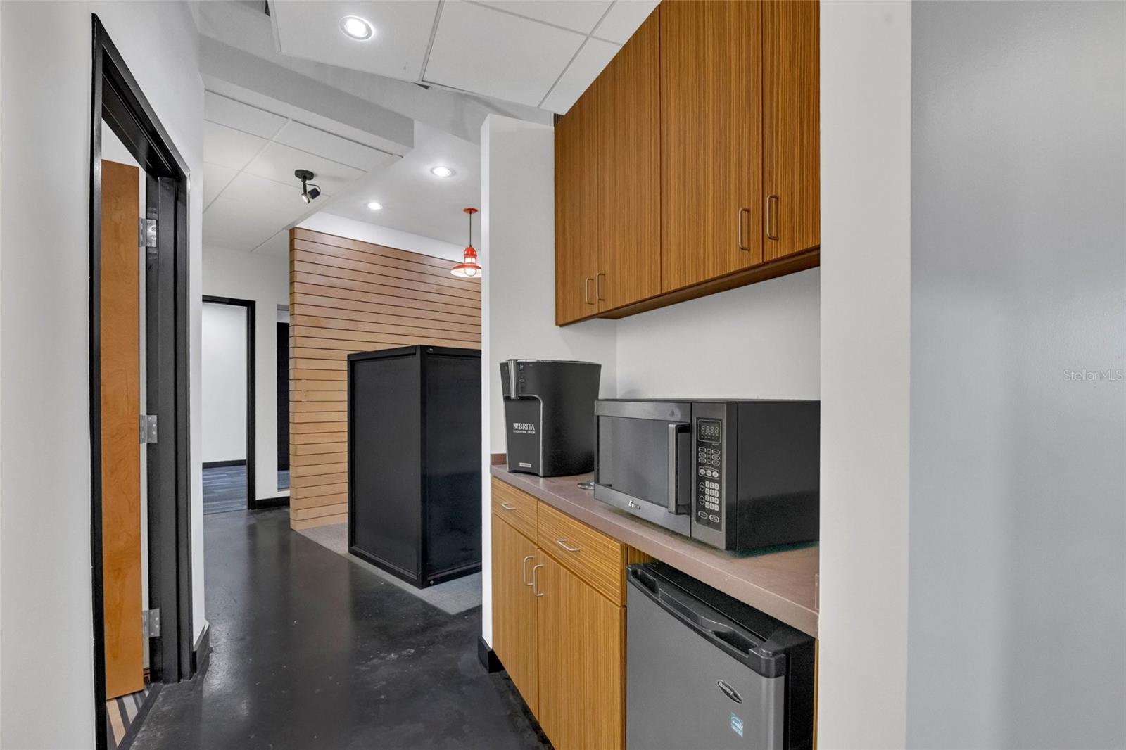 Image 15 of 31 For 121 Orange Avenue 820