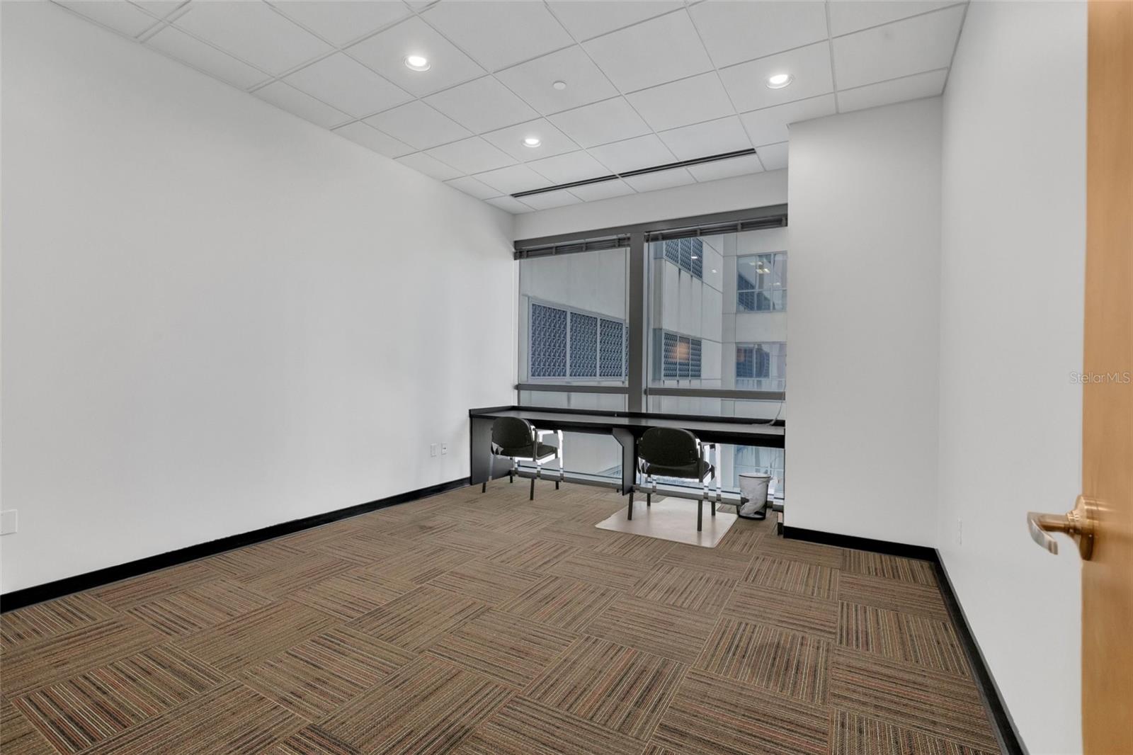 Image 19 of 31 For 121 Orange Avenue 820