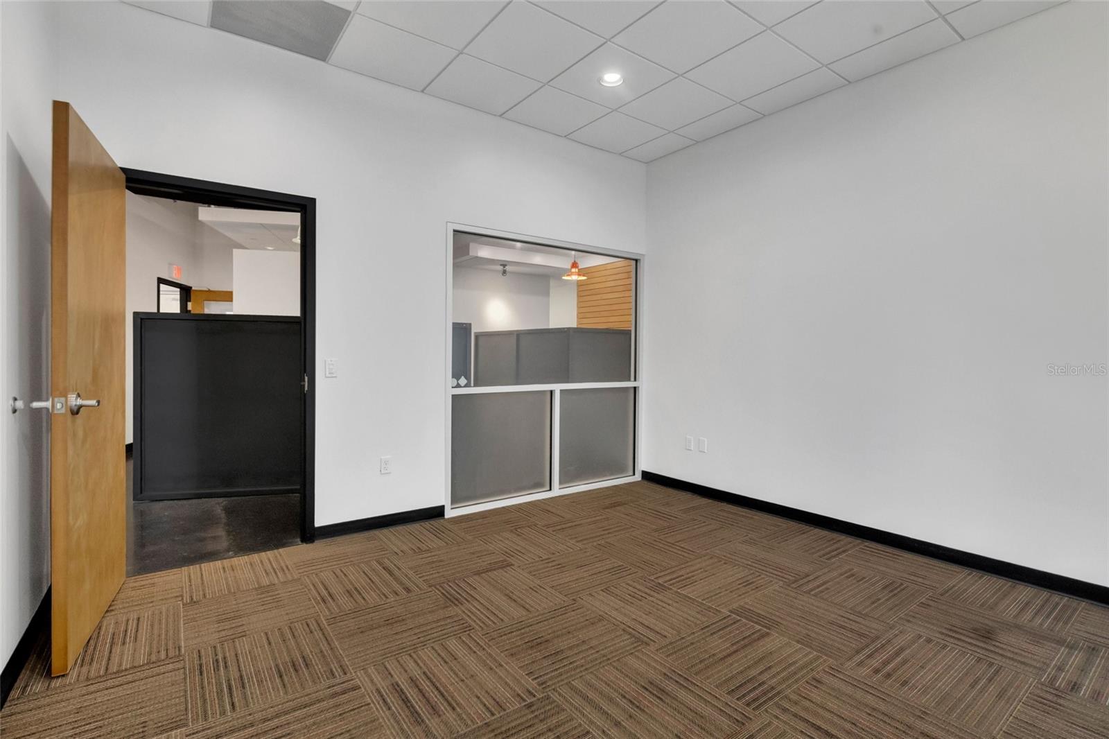 Image 20 of 31 For 121 Orange Avenue 820