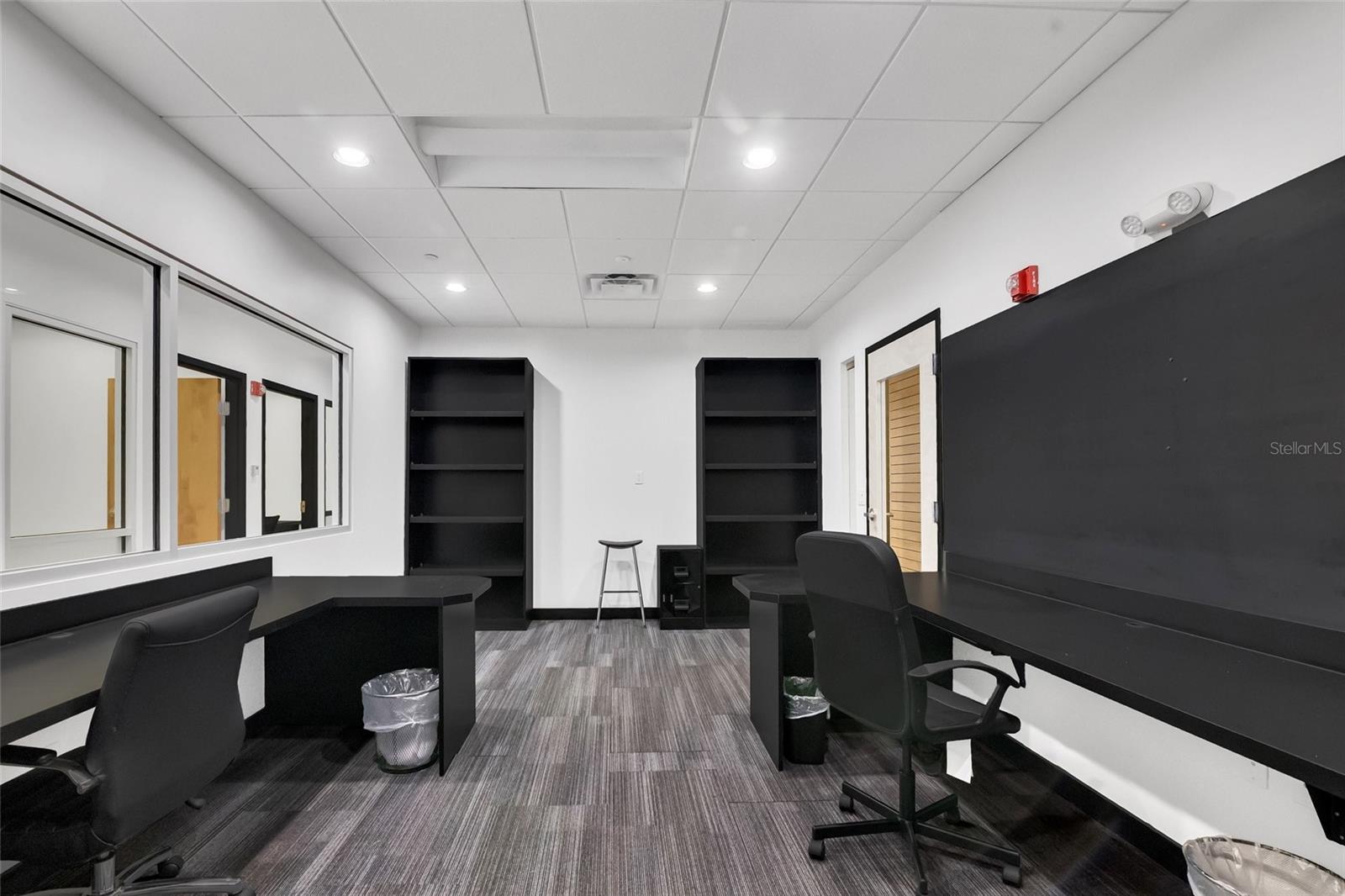 Image 22 of 31 For 121 Orange Avenue 820