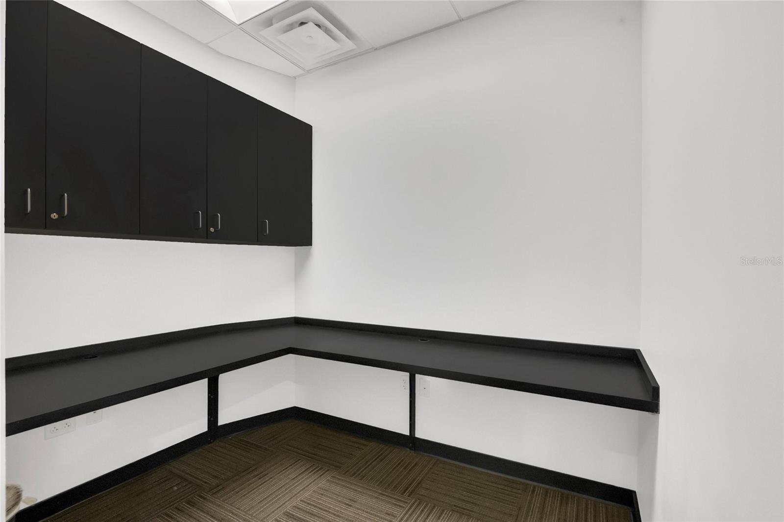 Image 23 of 31 For 121 Orange Avenue 820