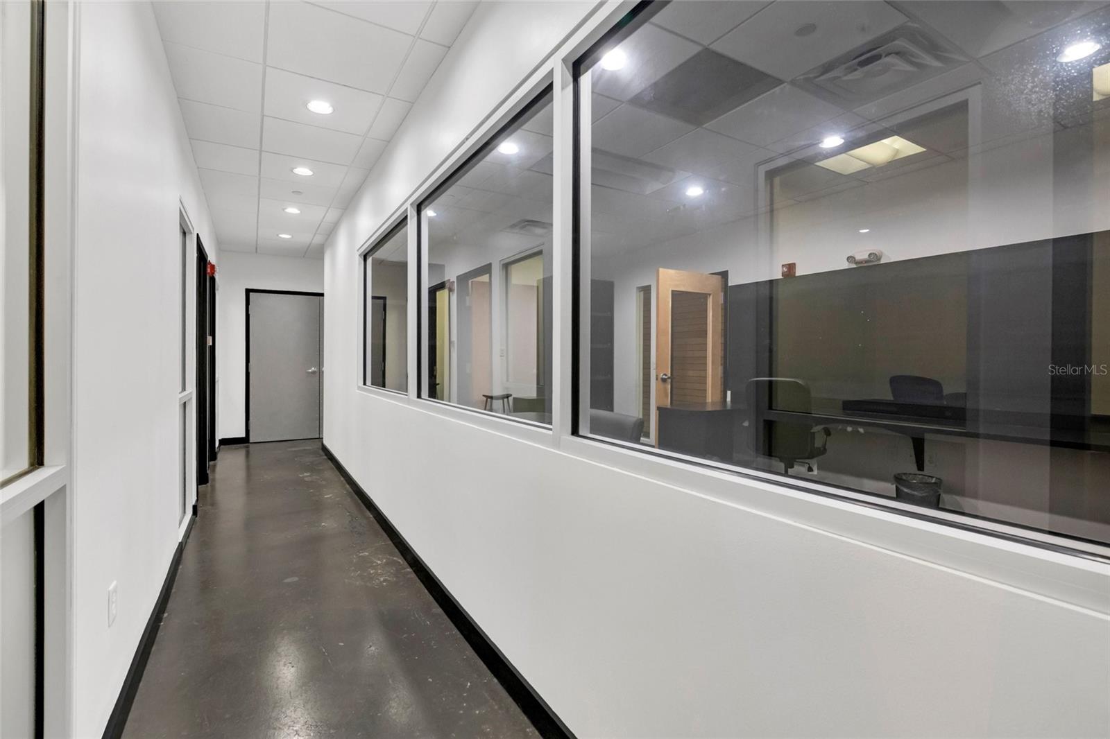 Image 24 of 31 For 121 Orange Avenue 820