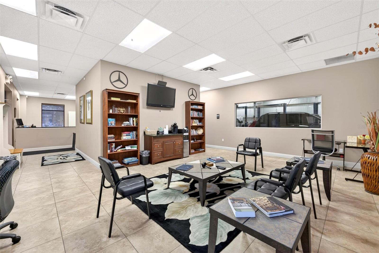 Listing photo id 9 for 551 Econ Circle