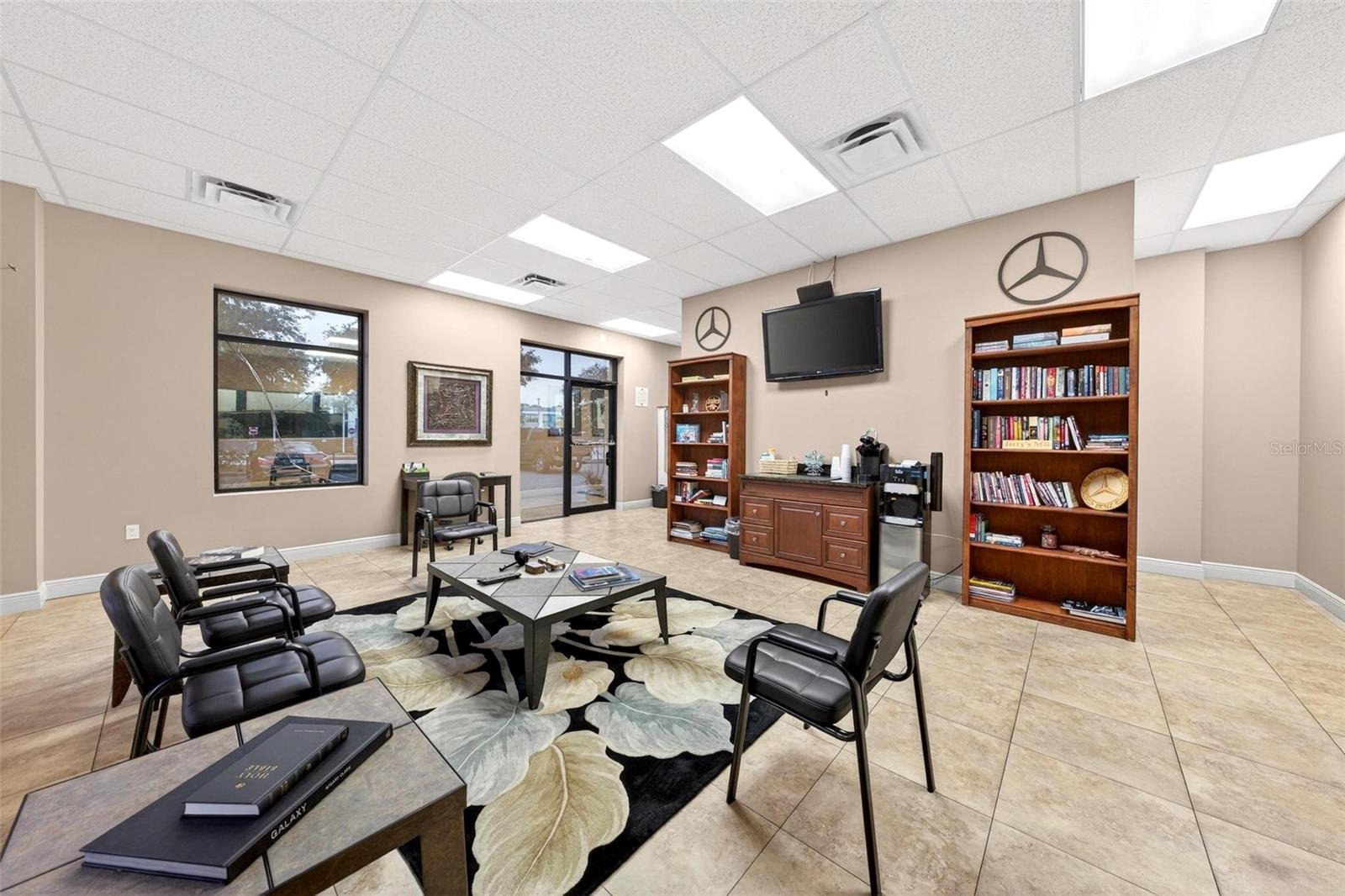 Listing photo id 10 for 551 Econ Circle