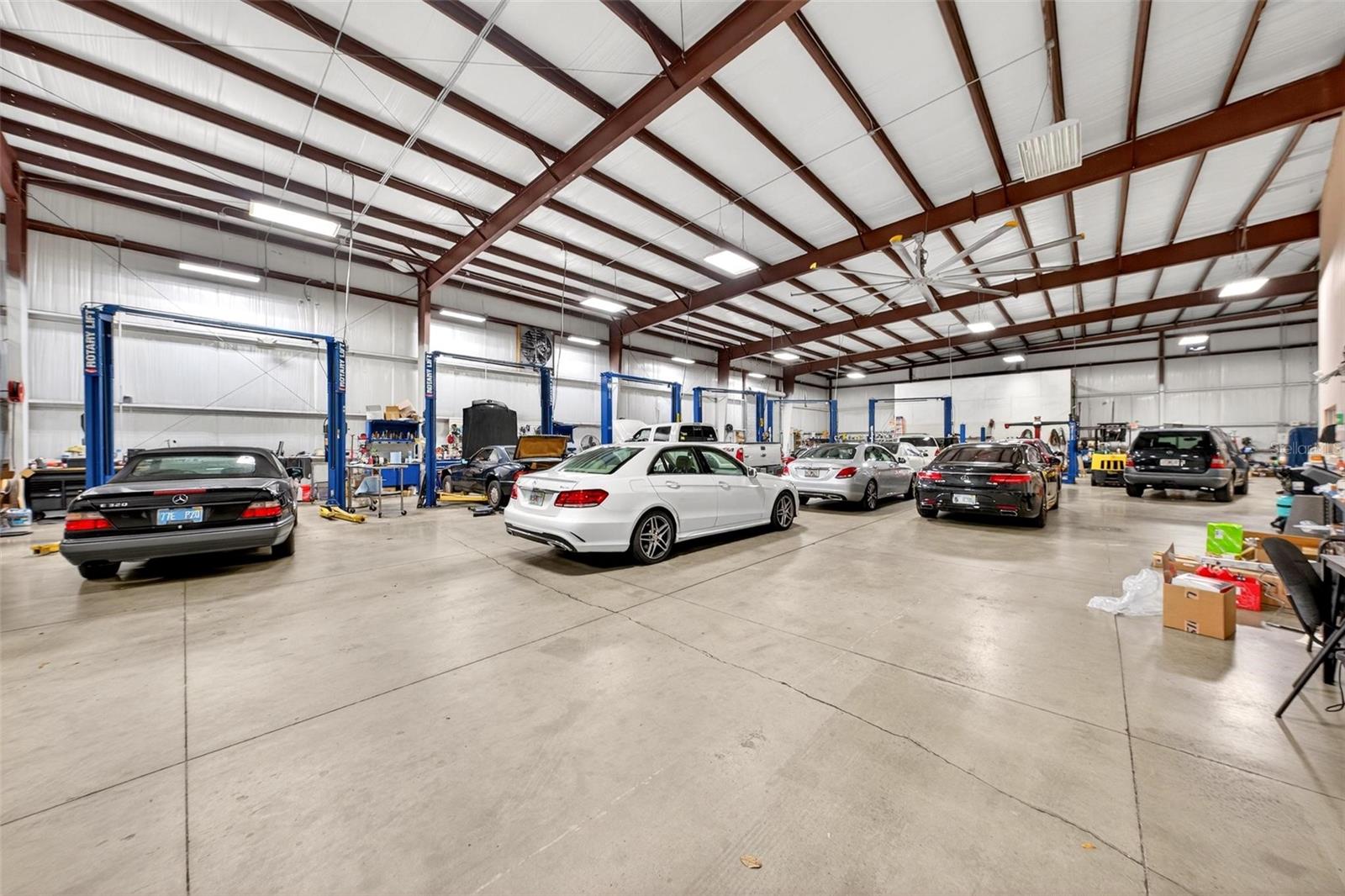 Listing photo id 18 for 551 Econ Circle