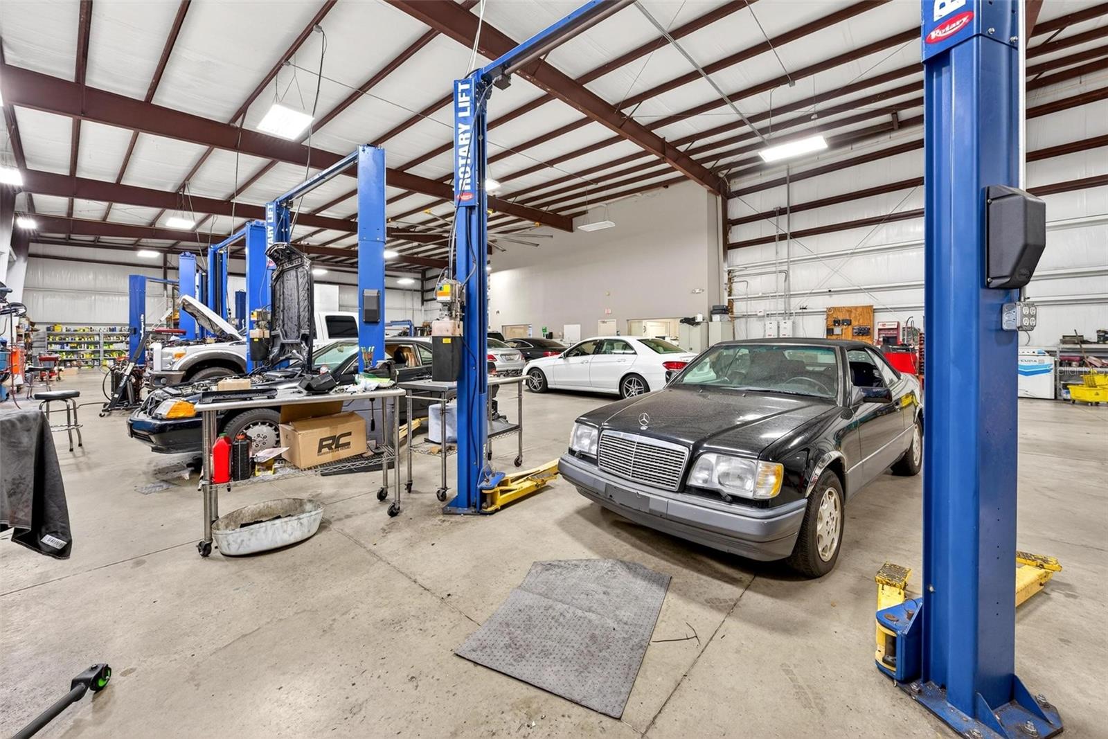 Listing photo id 24 for 551 Econ Circle