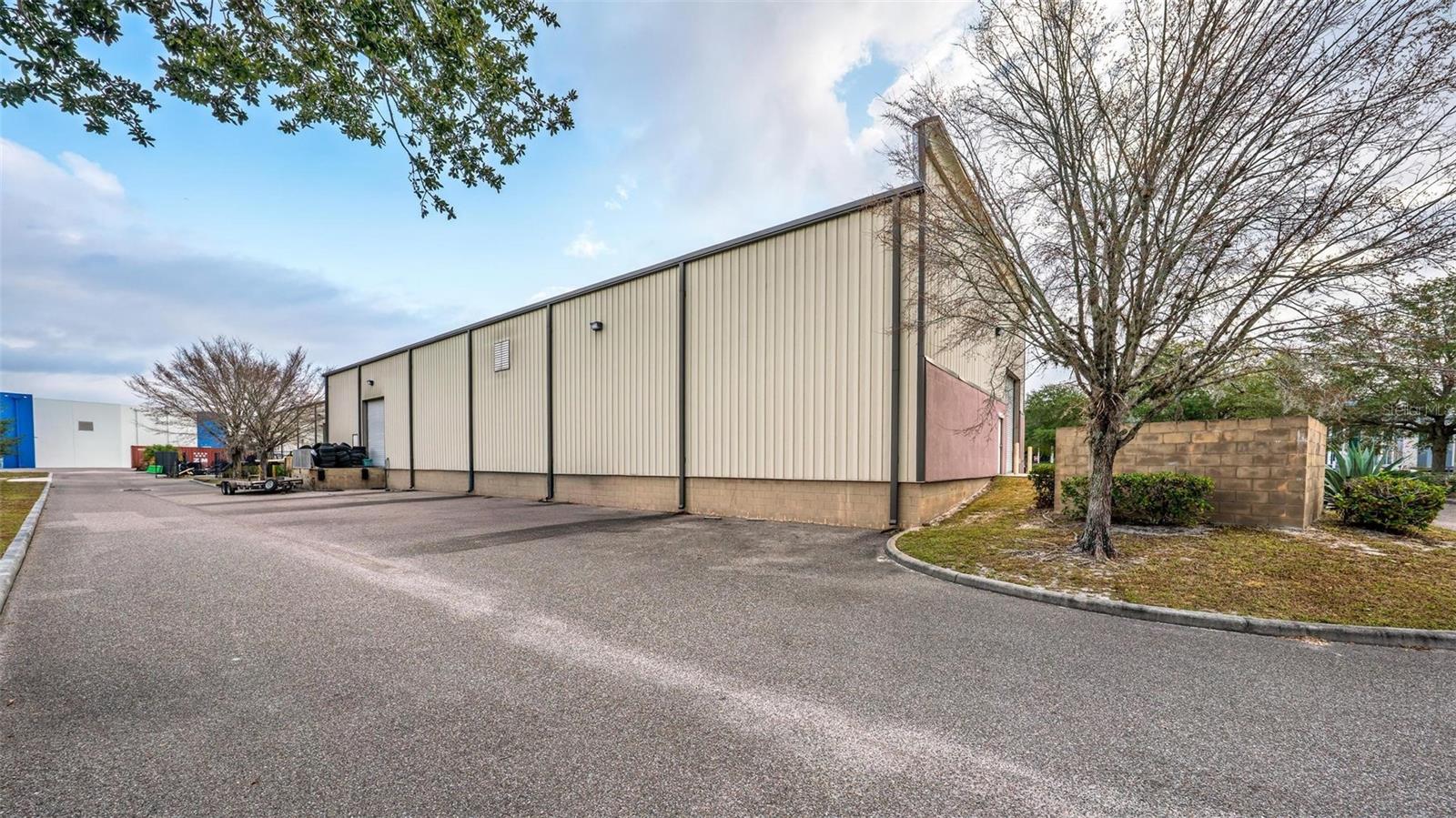 Listing photo id 27 for 551 Econ Circle