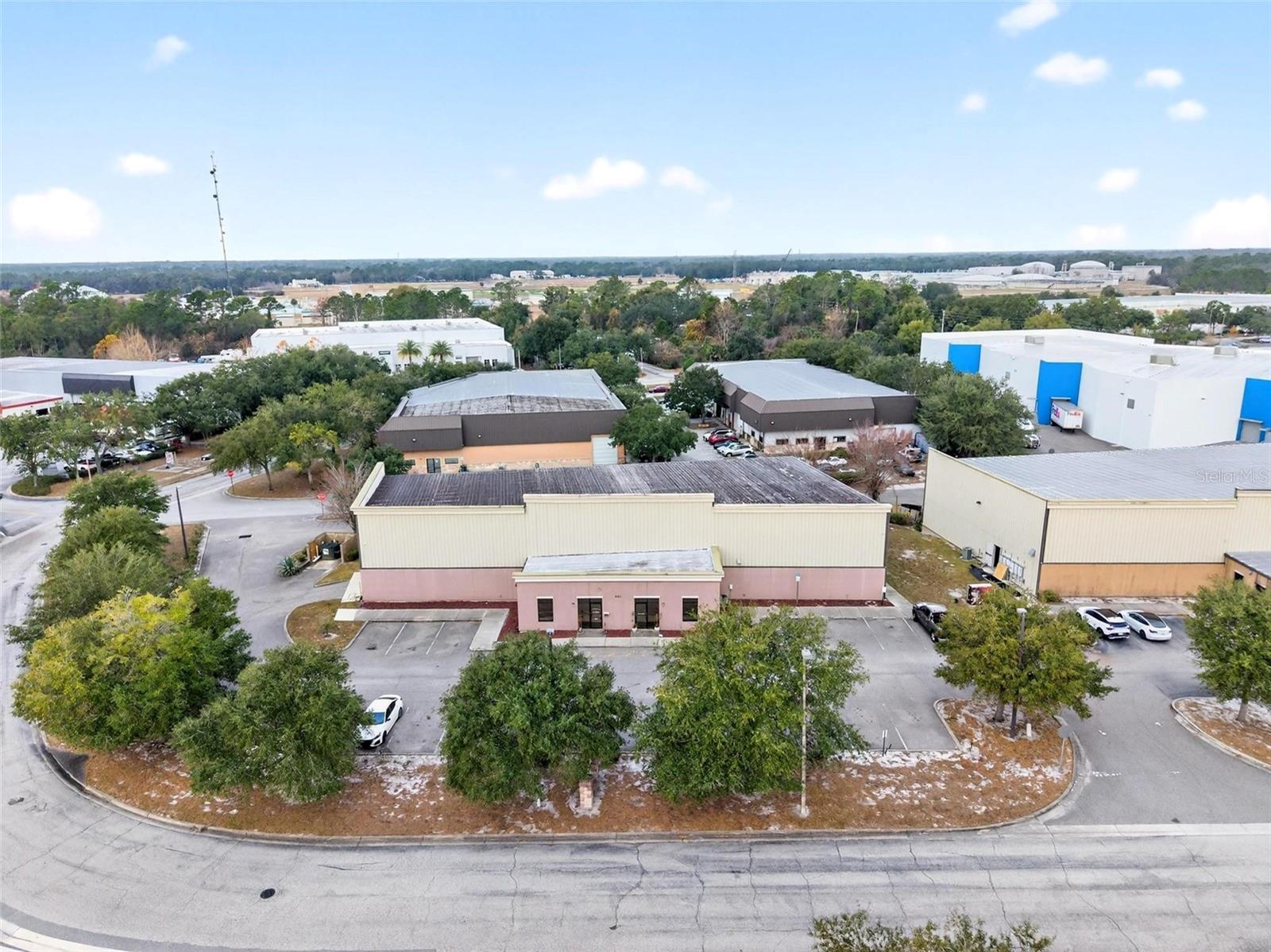 Listing photo id 32 for 551 Econ Circle