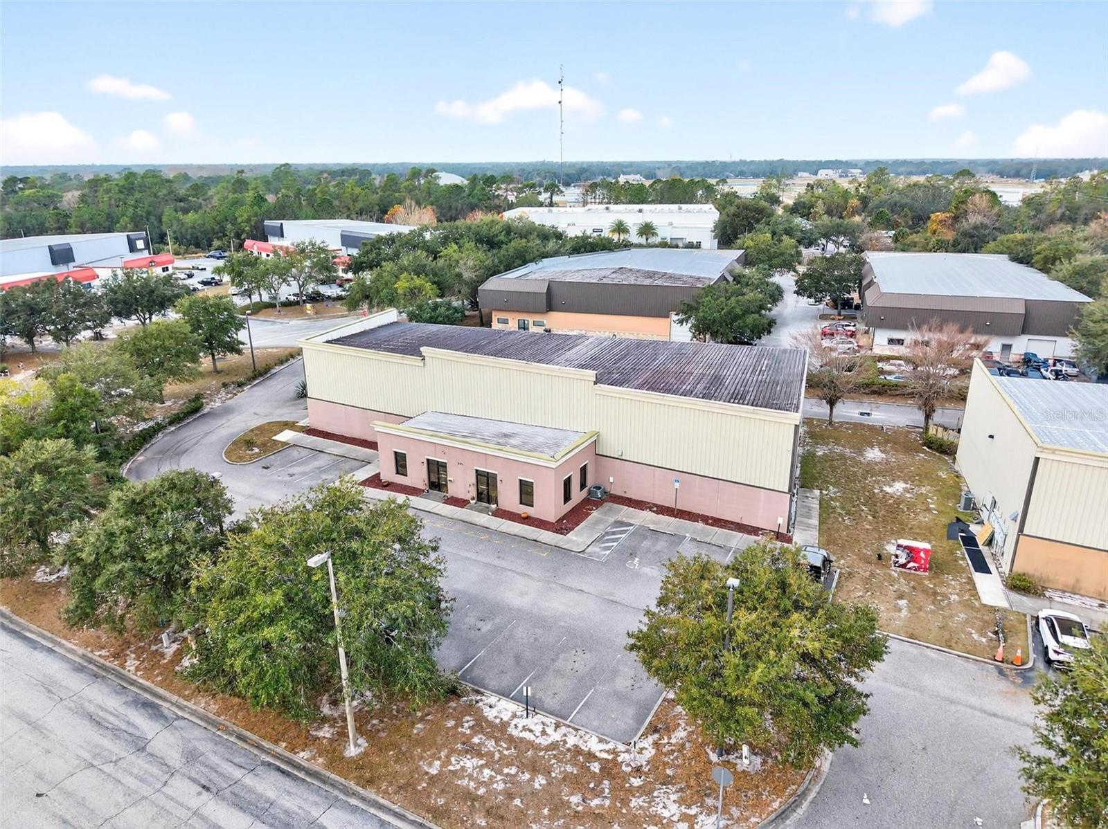 Listing photo id 2 for 551 Econ Circle