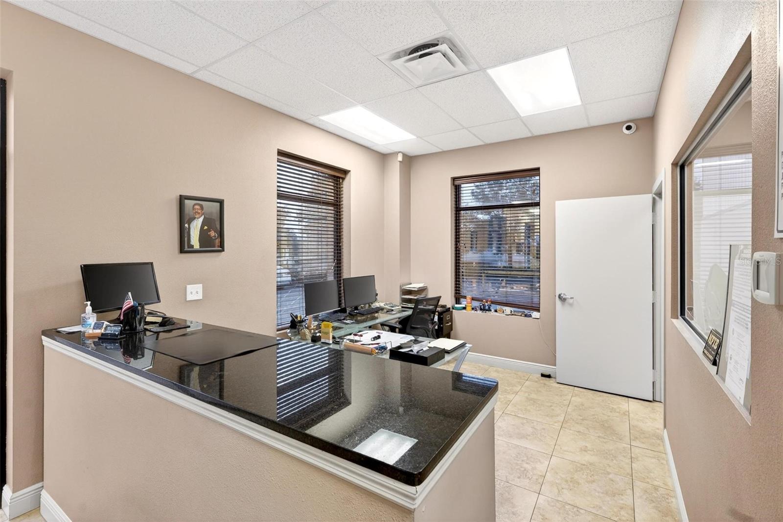 Listing photo id 5 for 551 Econ Circle