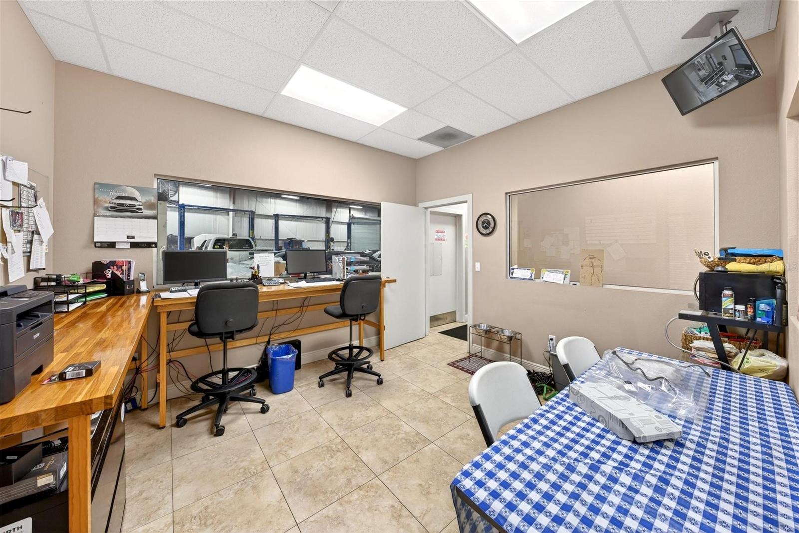 Listing photo id 7 for 551 Econ Circle