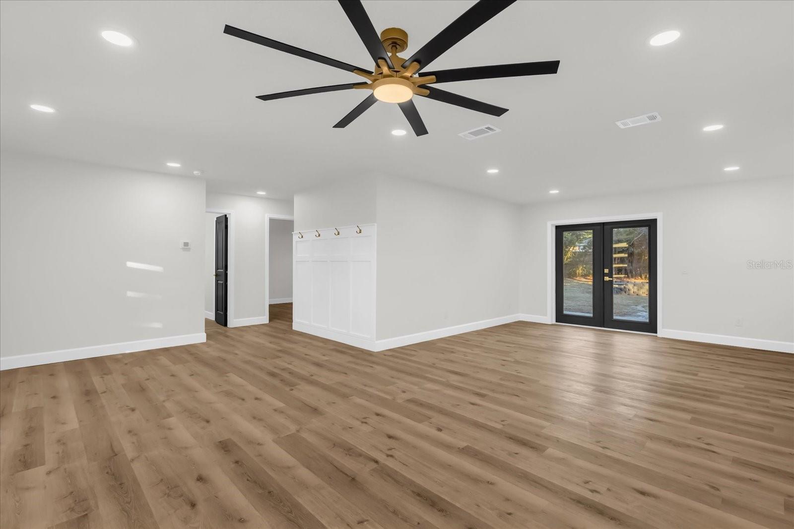 Image 13 of 36 For 1101 Galgano Avenue