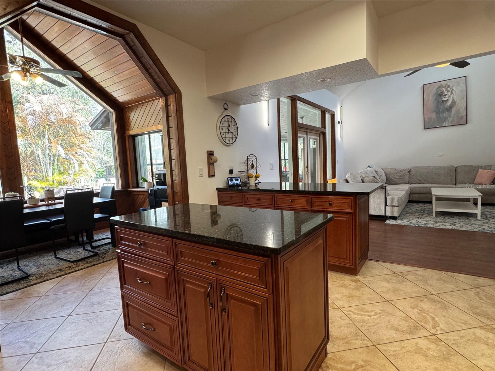 Image 10 of 37 For 120 Bahama Road