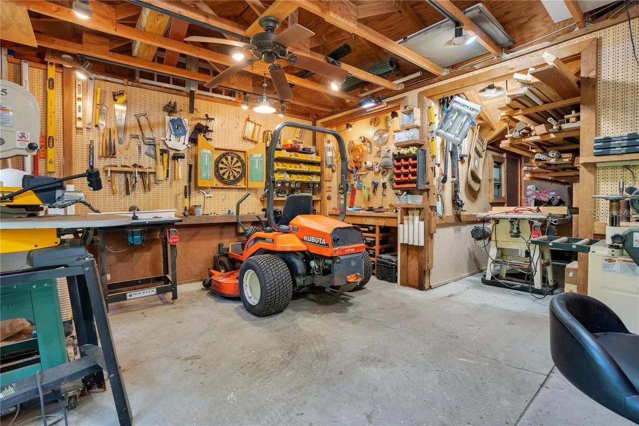 Image 32 of 37 For 120 Bahama Road