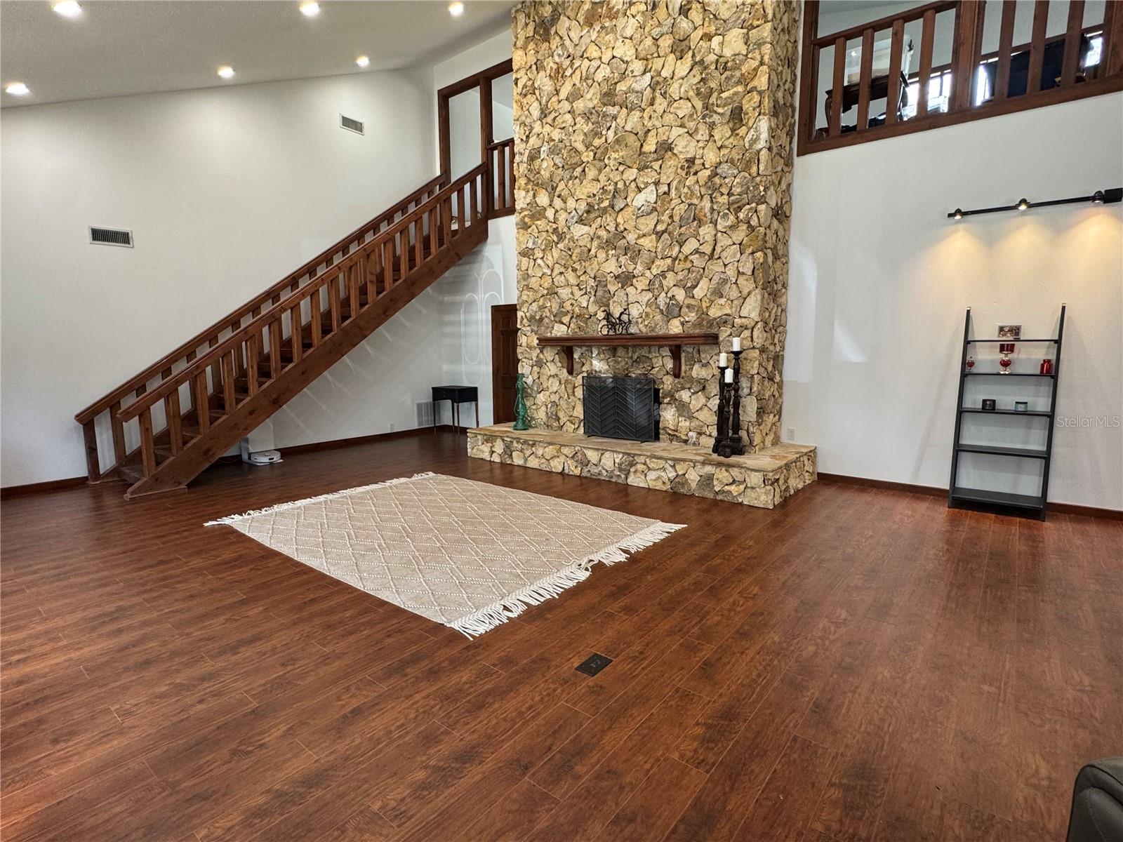 Image 5 of 37 For 120 Bahama Road