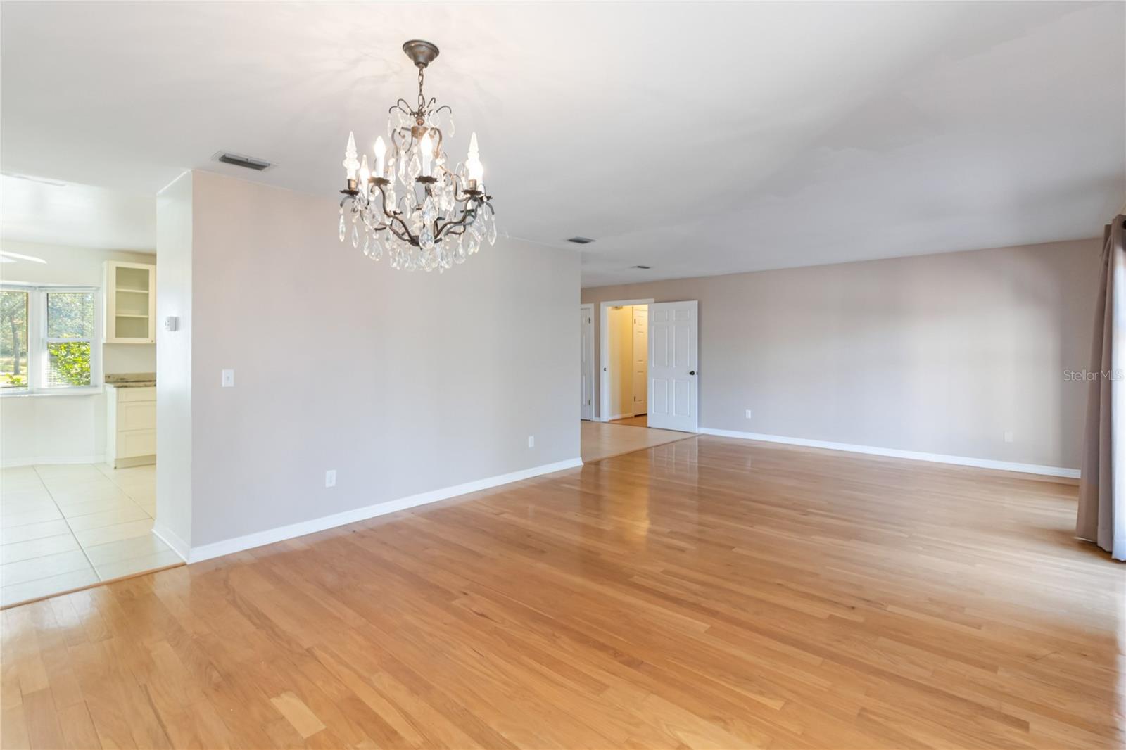 Image 11 of 66 For 924 Wald Road