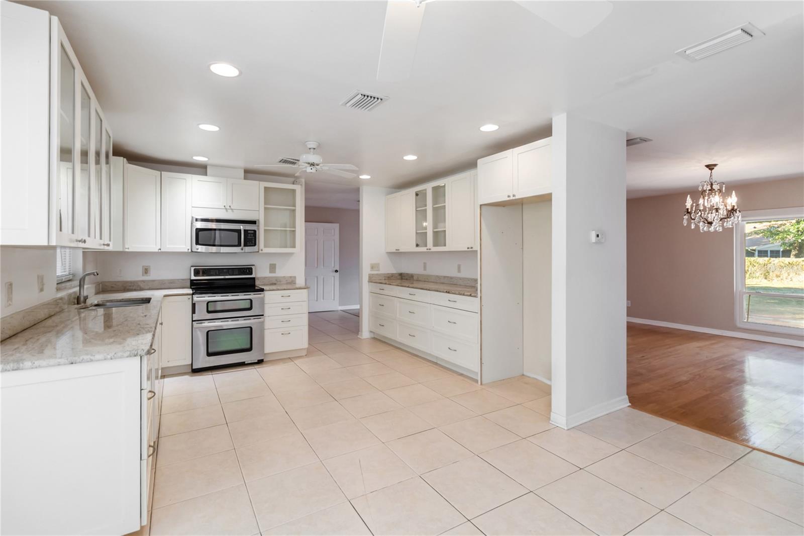 Image 17 of 66 For 924 Wald Road