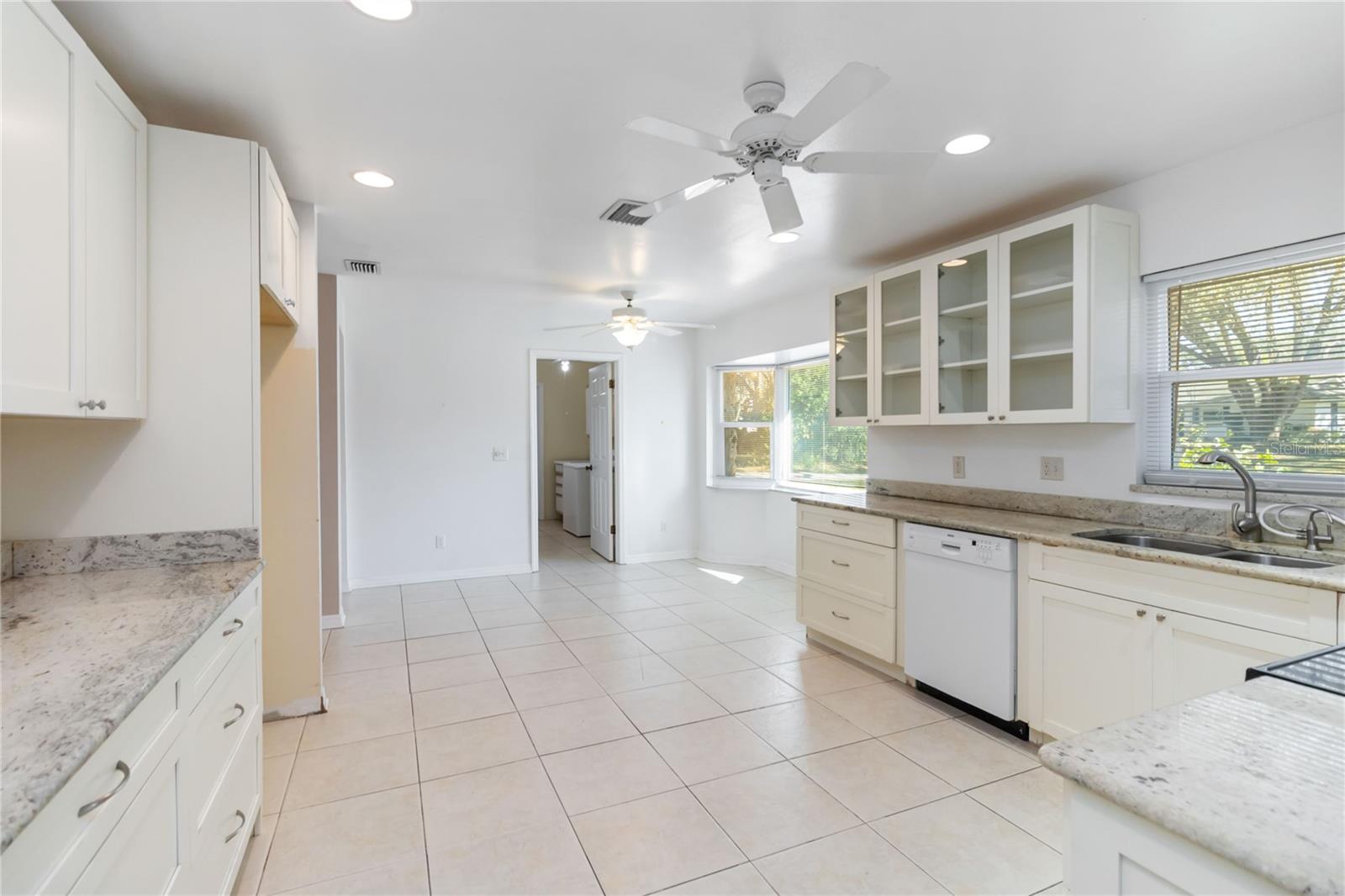 Image 18 of 66 For 924 Wald Road