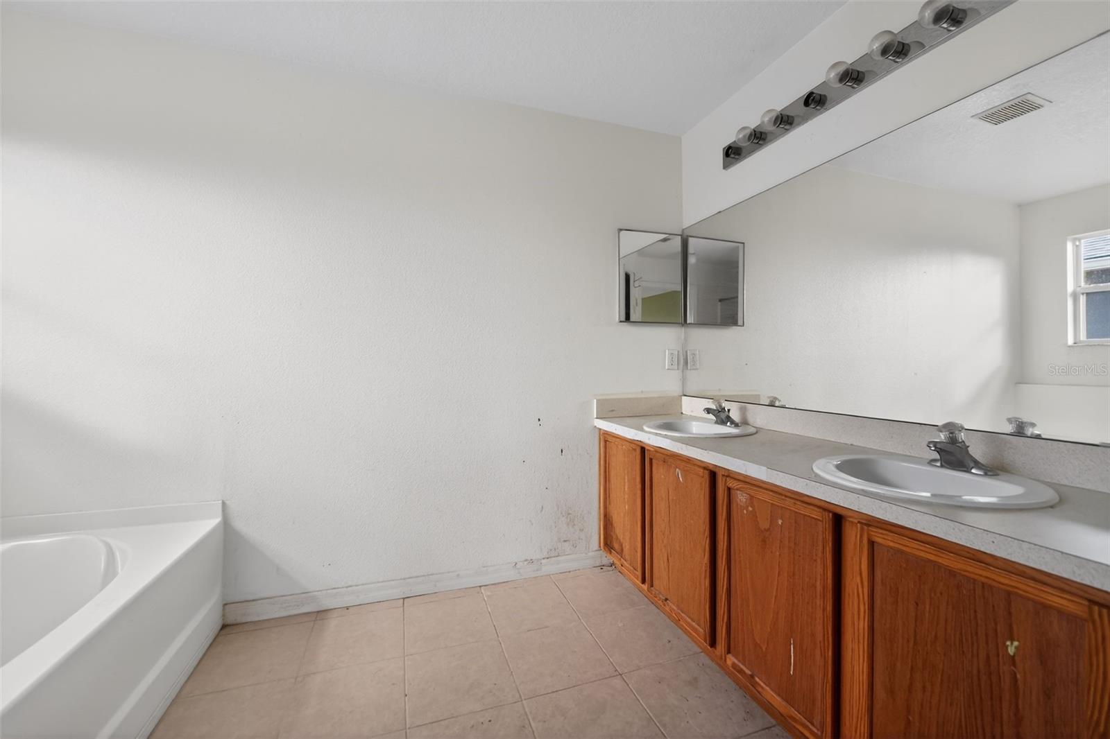 Image 11 of 29 For 512 Flower Fields Lane