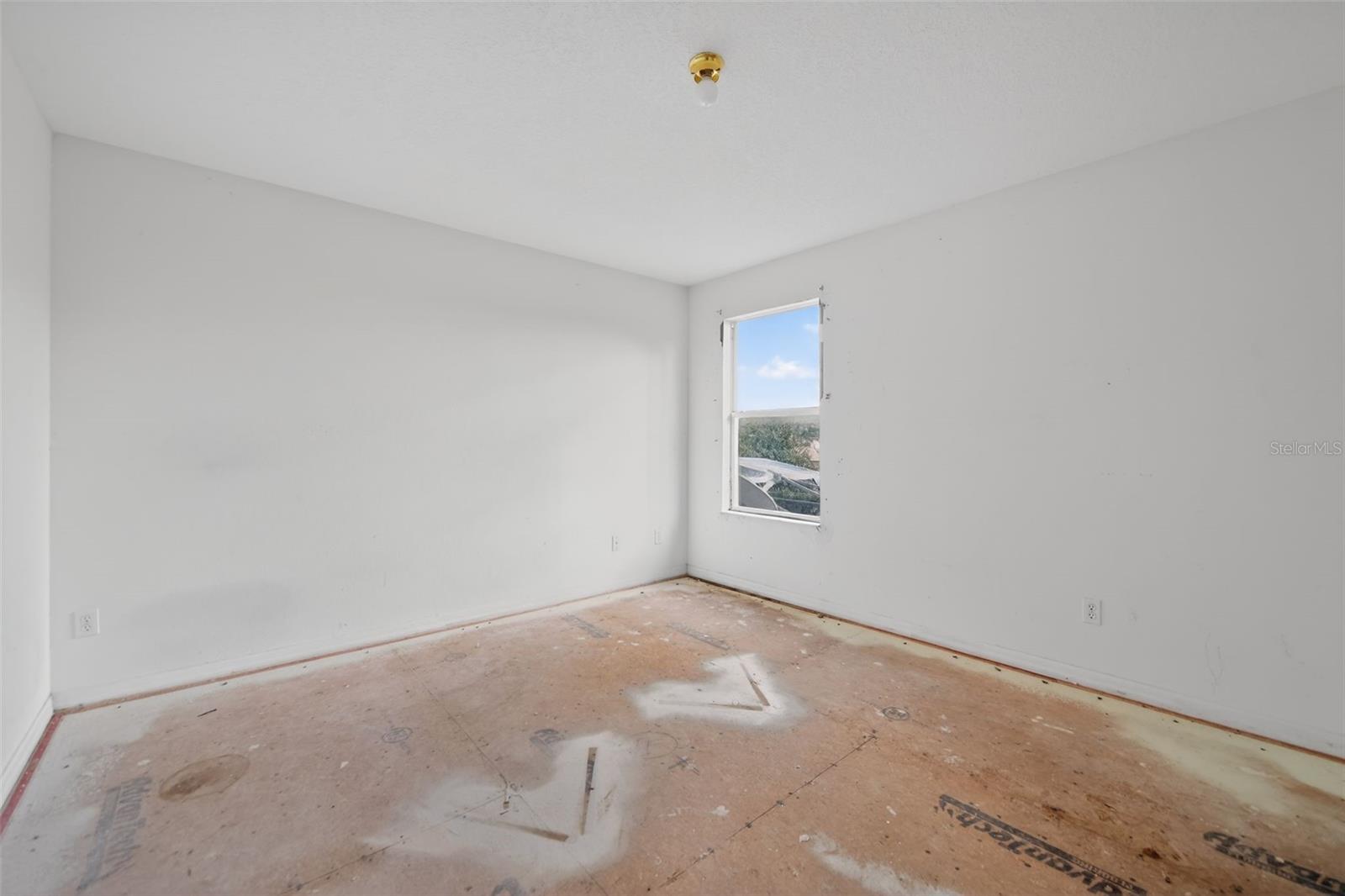 Image 13 of 29 For 512 Flower Fields Lane