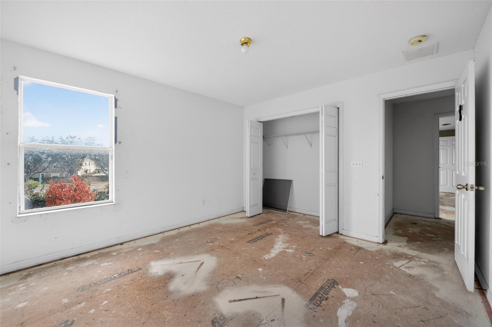 Image 14 of 29 For 512 Flower Fields Lane