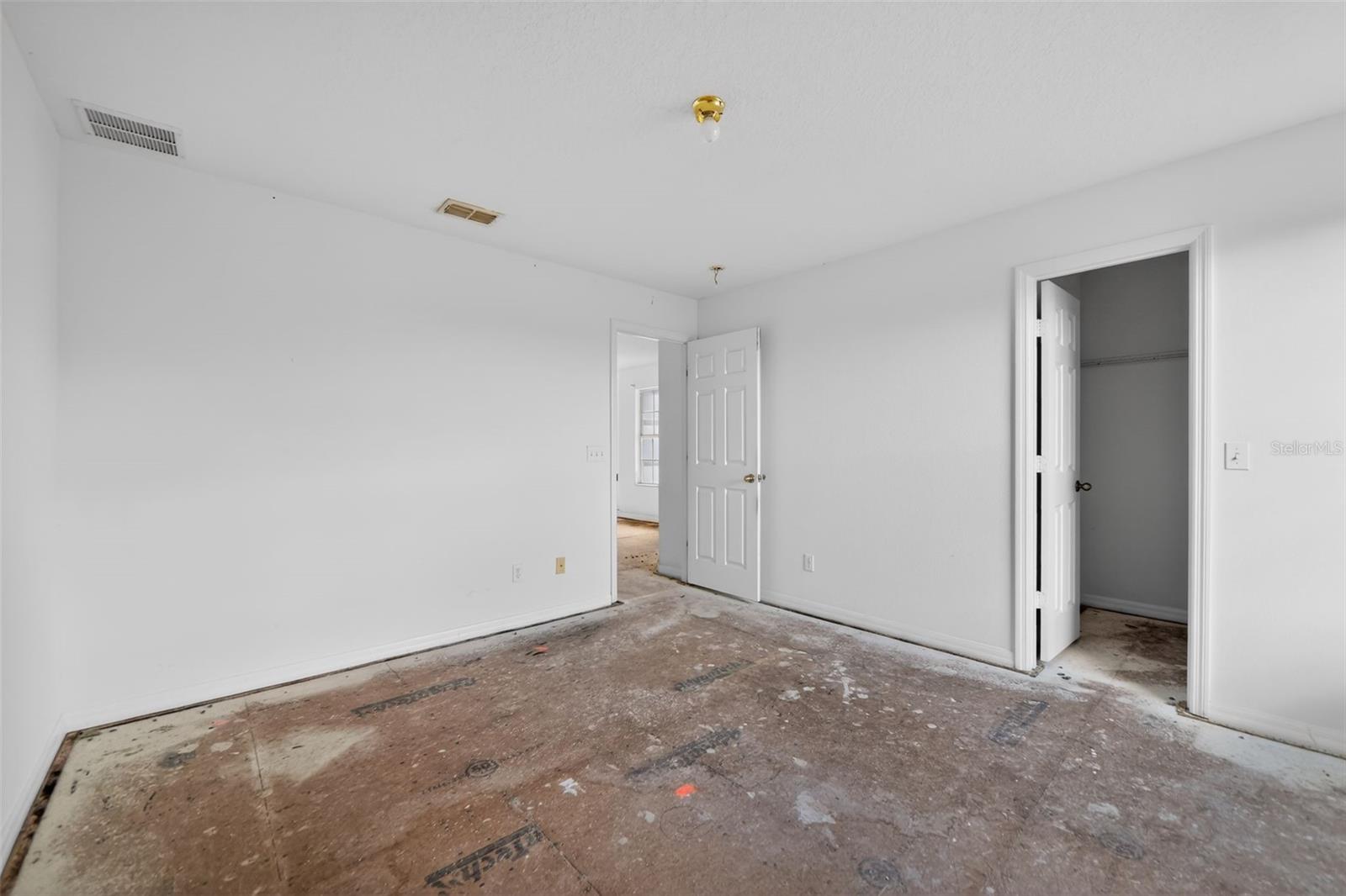 Image 16 of 29 For 512 Flower Fields Lane