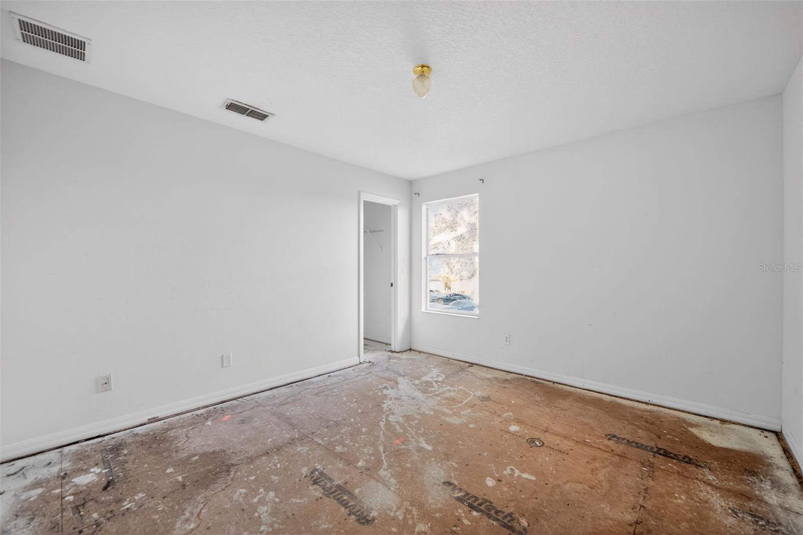 Image 17 of 29 For 512 Flower Fields Lane