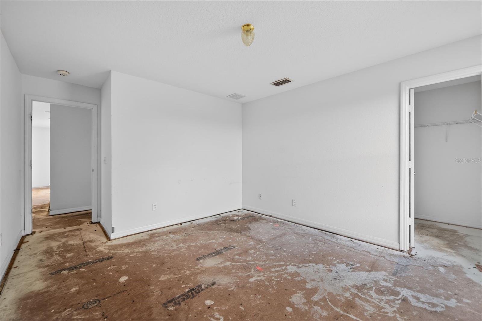 Image 18 of 29 For 512 Flower Fields Lane