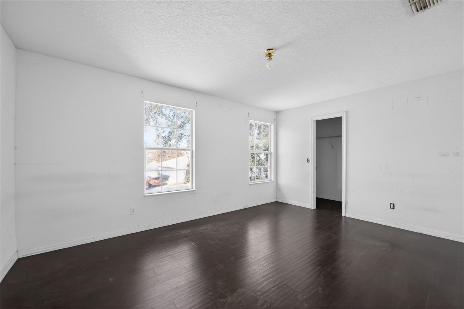 Image 21 of 29 For 512 Flower Fields Lane