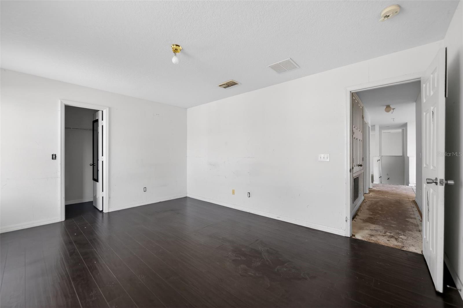 Image 22 of 29 For 512 Flower Fields Lane