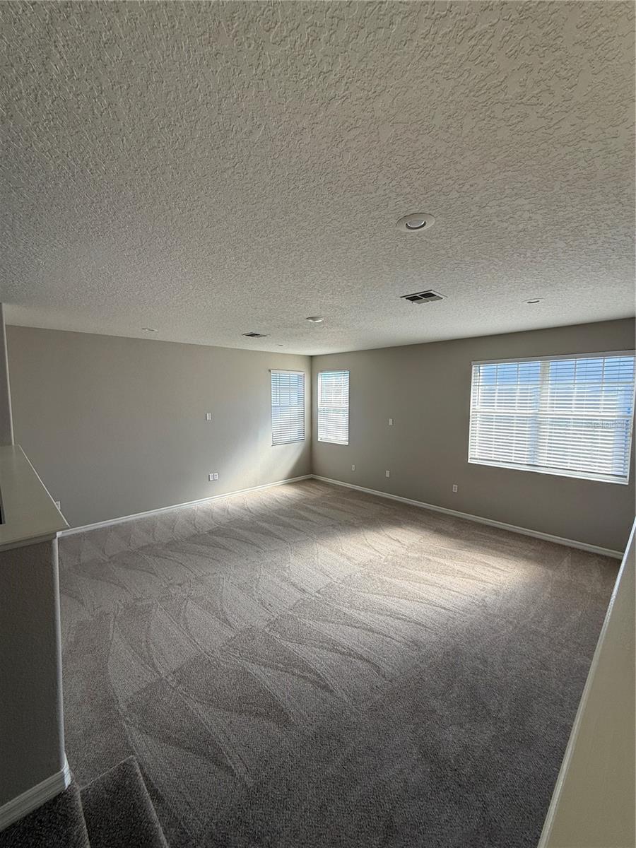 Image 12 of 59 For 12731 Grovehurst Avenue