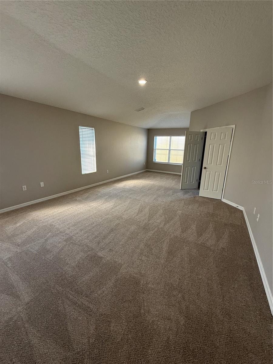 Image 15 of 59 For 12731 Grovehurst Avenue