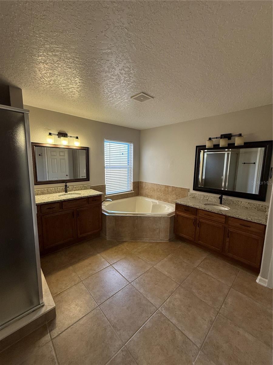 Image 16 of 59 For 12731 Grovehurst Avenue