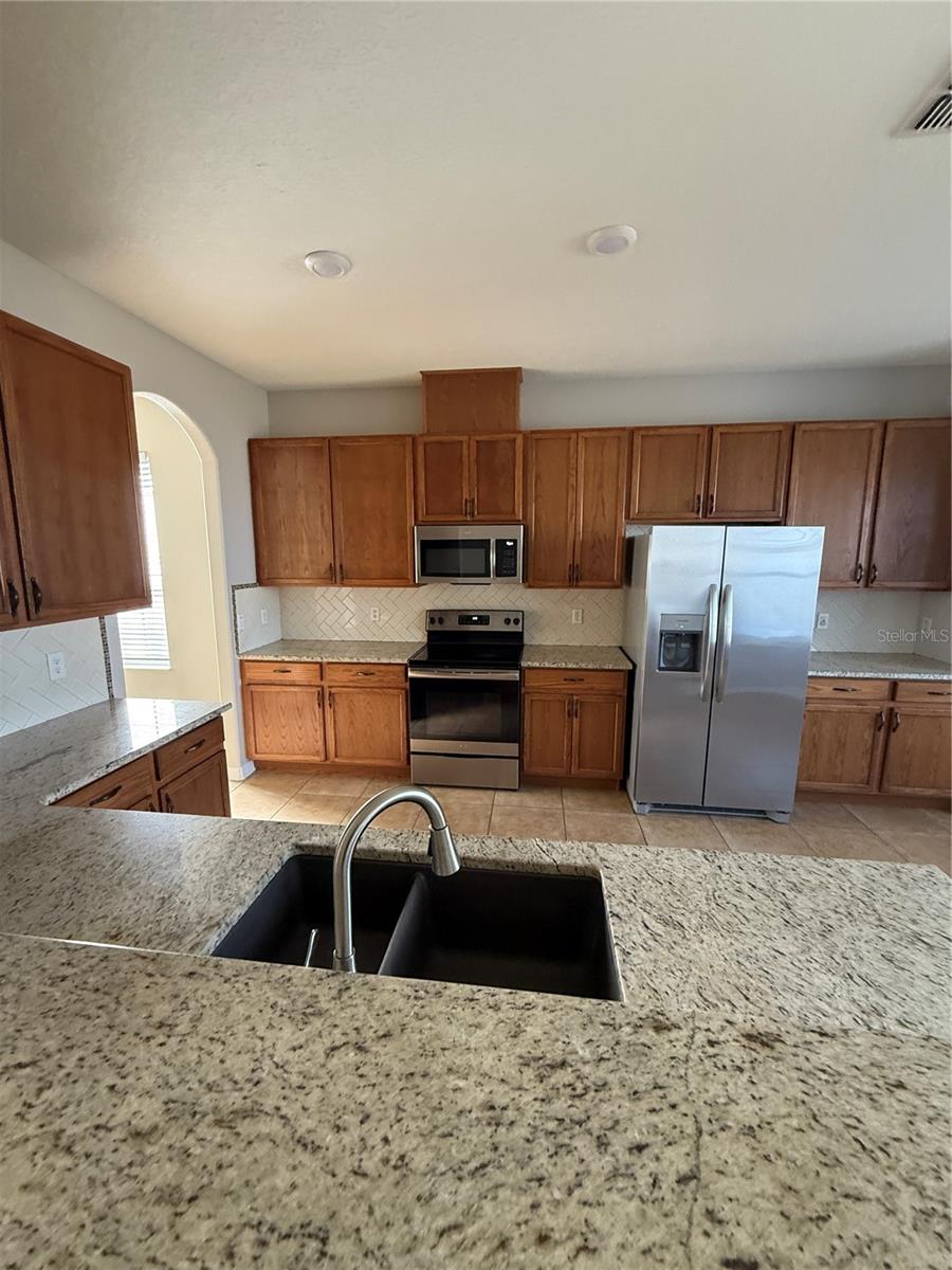 Image 7 of 59 For 12731 Grovehurst Avenue