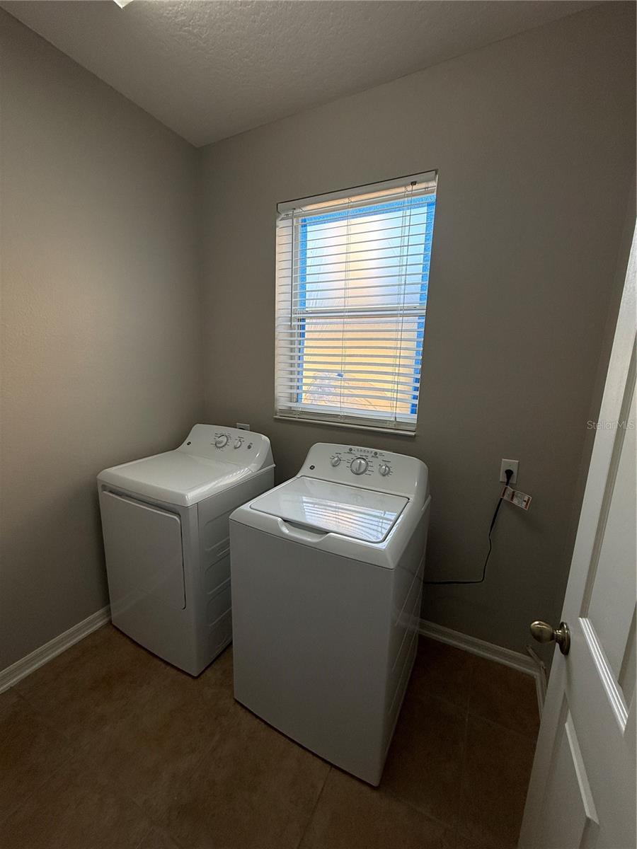 Image 9 of 59 For 12731 Grovehurst Avenue