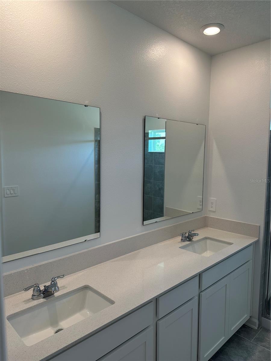 Image 23 of 33 For 3303 Laurent Loop