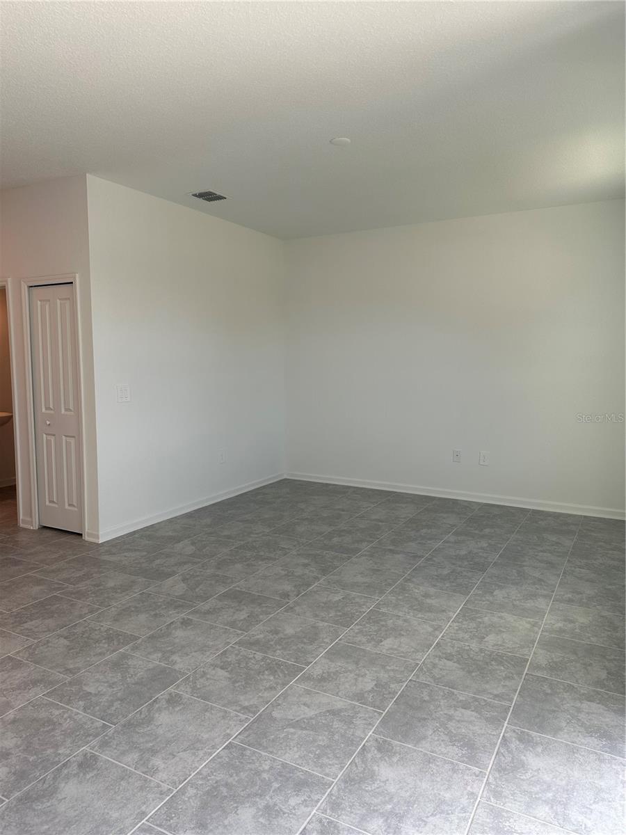 Image 9 of 33 For 3303 Laurent Loop