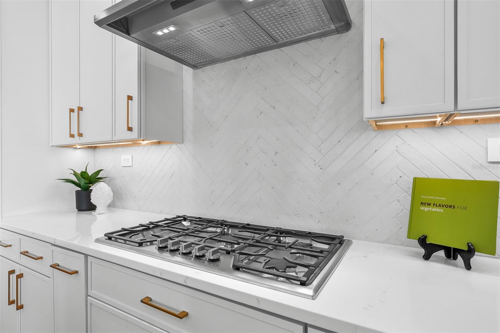 Image 12 of 66 For 3303 Helen Avenue