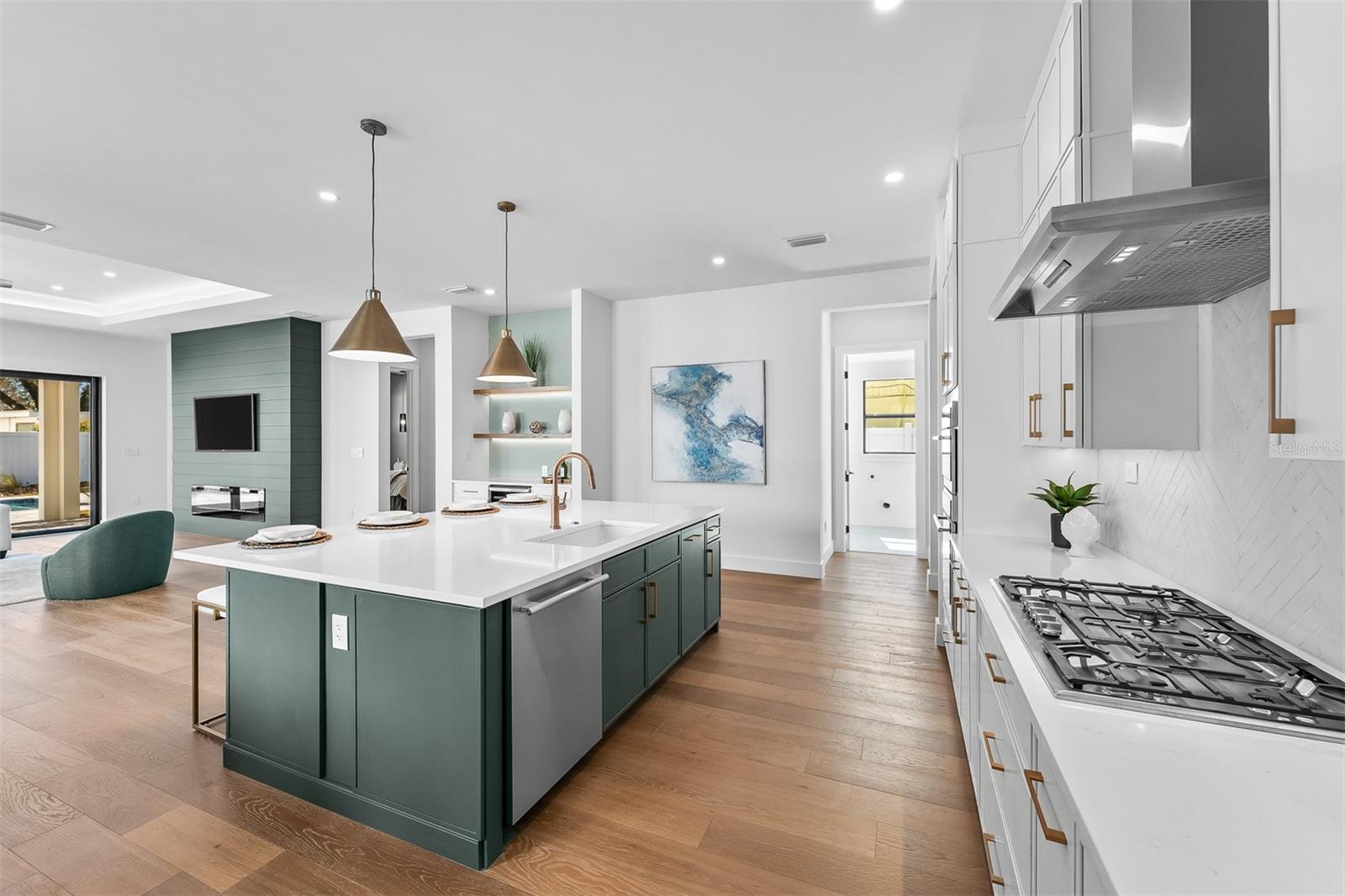 Image 14 of 66 For 3303 Helen Avenue