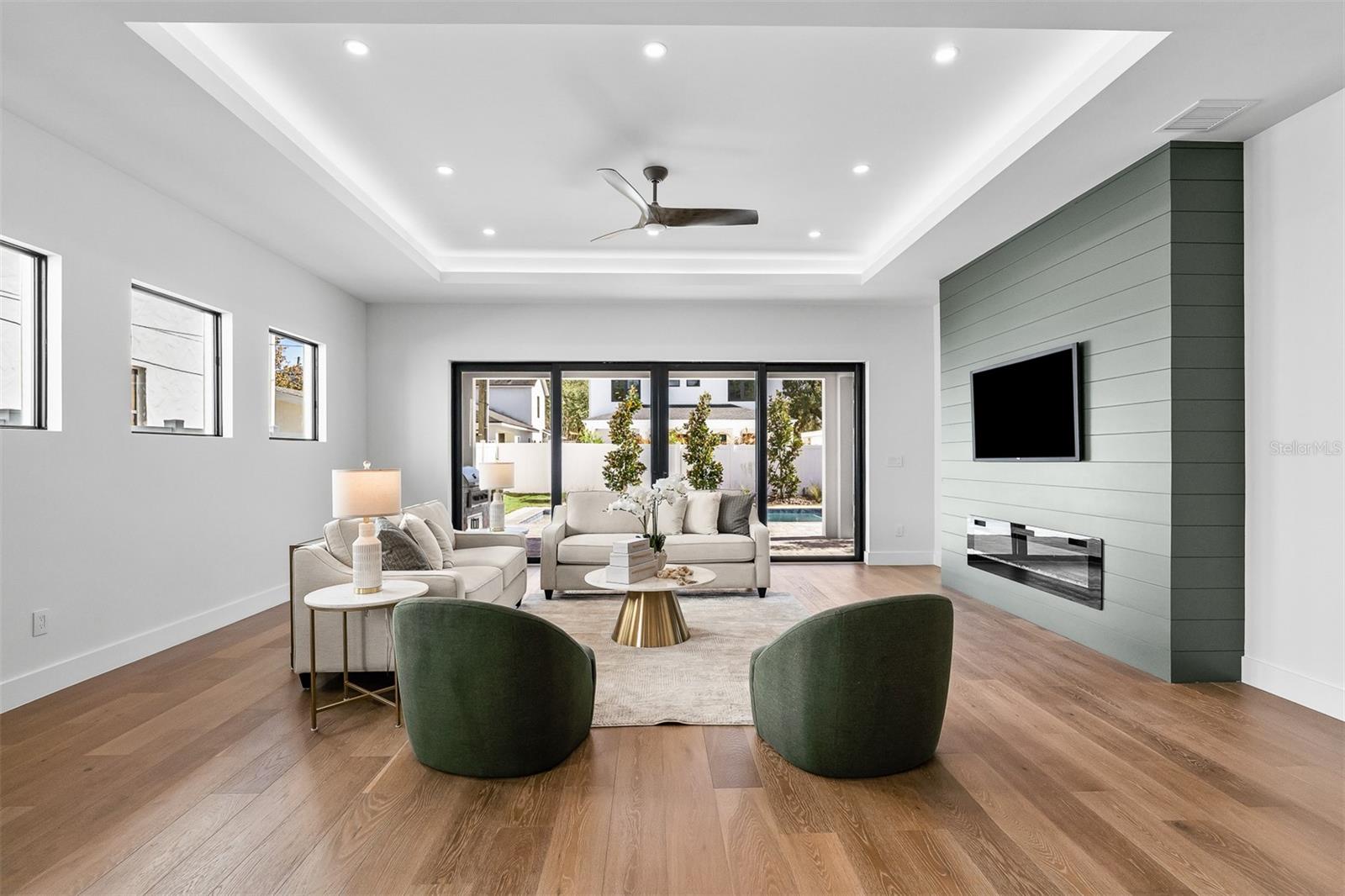 Image 21 of 66 For 3303 Helen Avenue