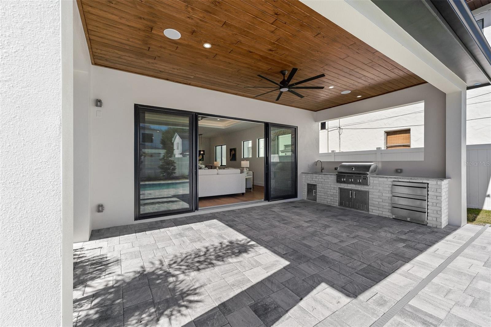 Image 27 of 66 For 3303 Helen Avenue