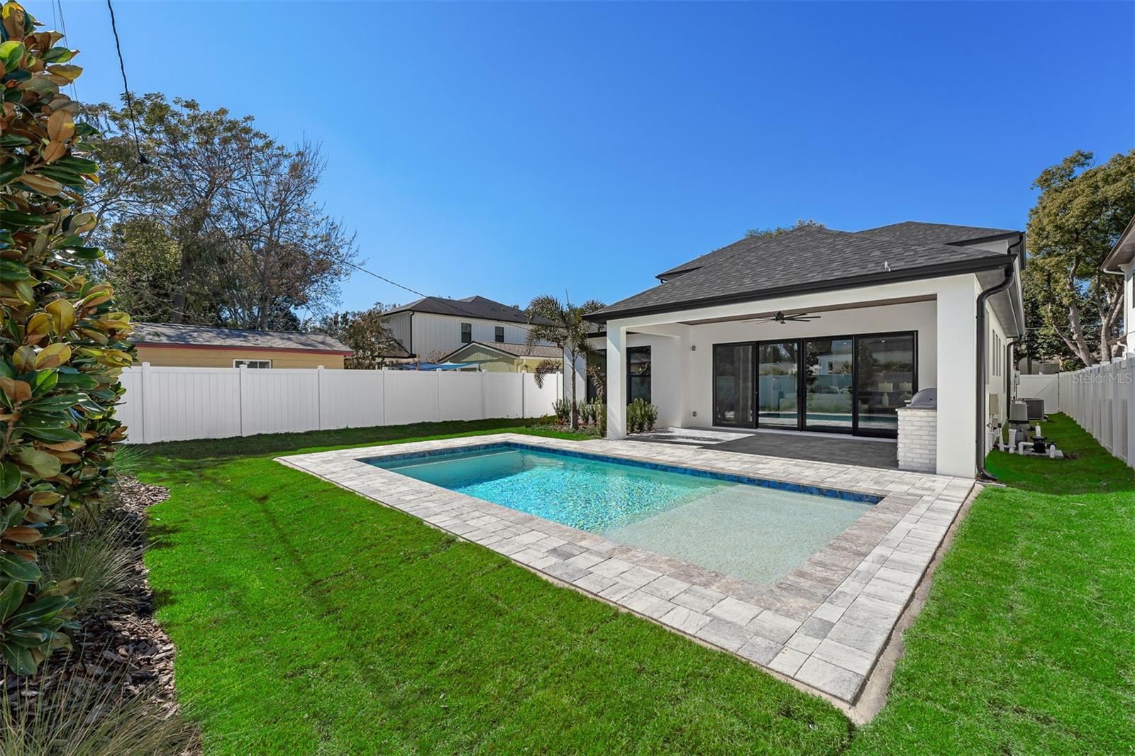 Image 31 of 66 For 3303 Helen Avenue