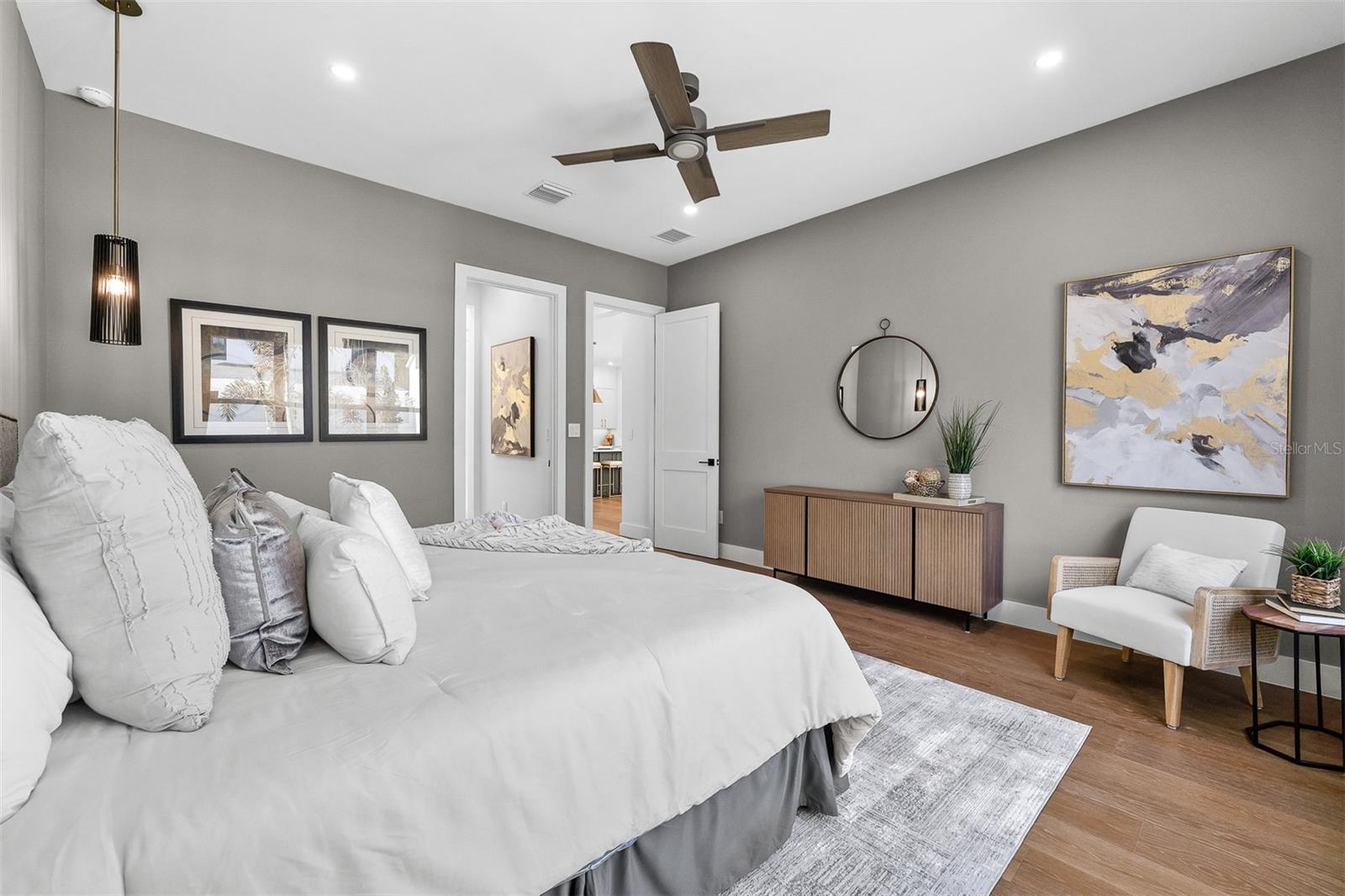 Image 34 of 66 For 3303 Helen Avenue