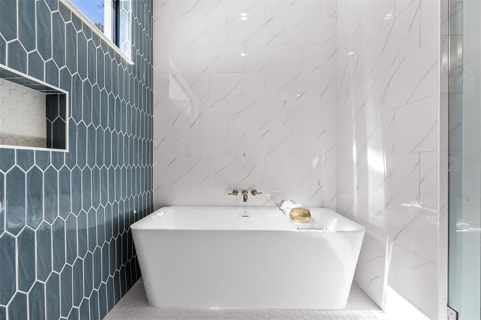 Image 39 of 66 For 3303 Helen Avenue