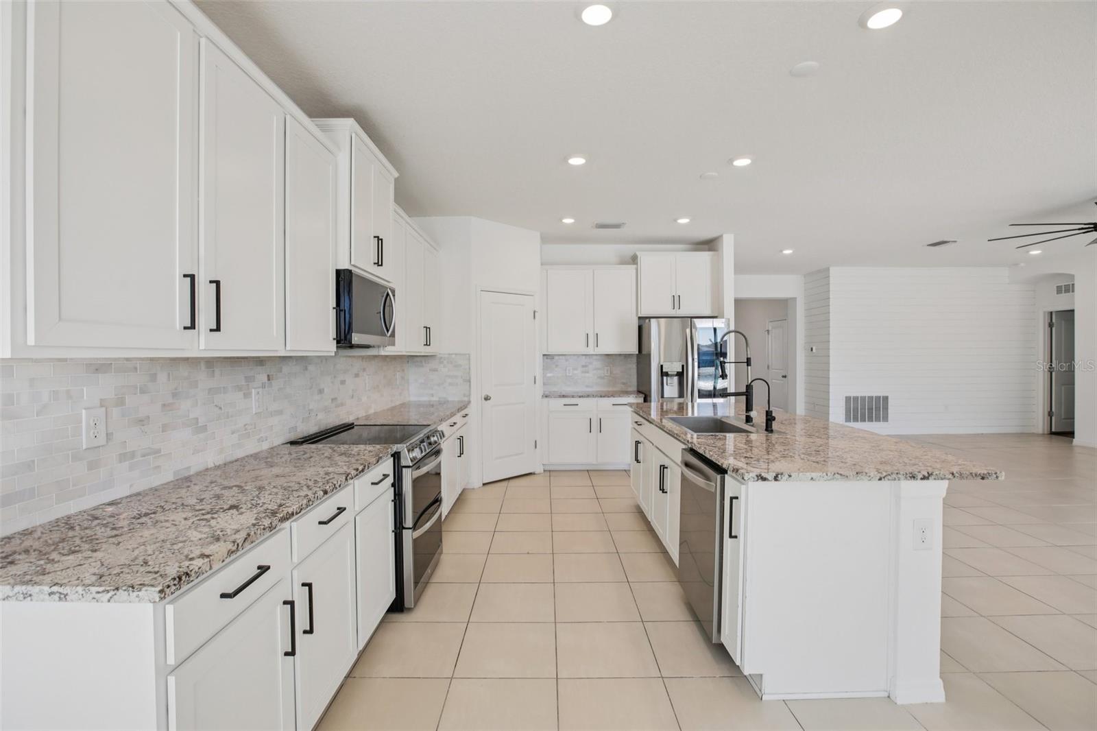 Image 17 of 67 For 10747 Laxer Cay Loop