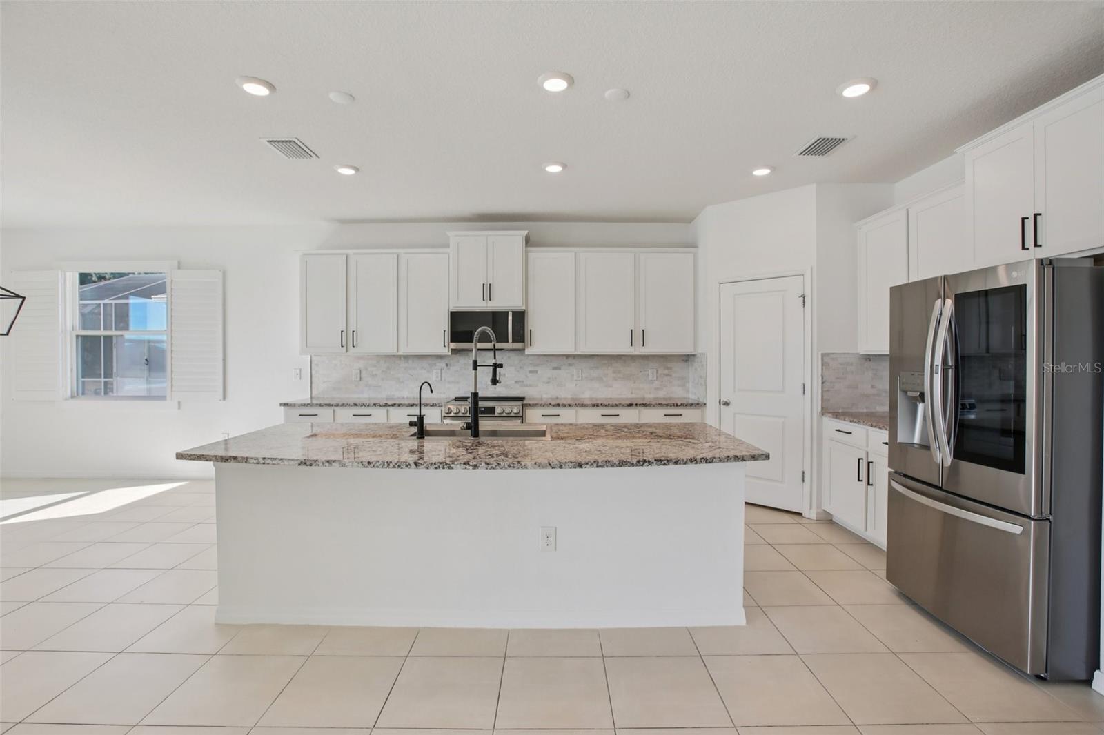 Image 19 of 67 For 10747 Laxer Cay Loop