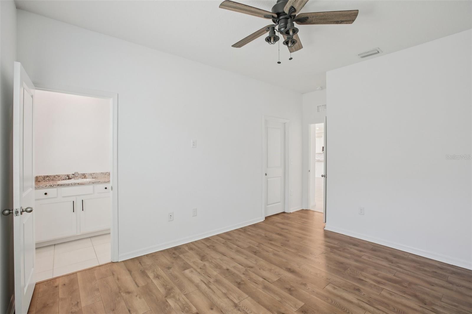 Image 28 of 67 For 10747 Laxer Cay Loop