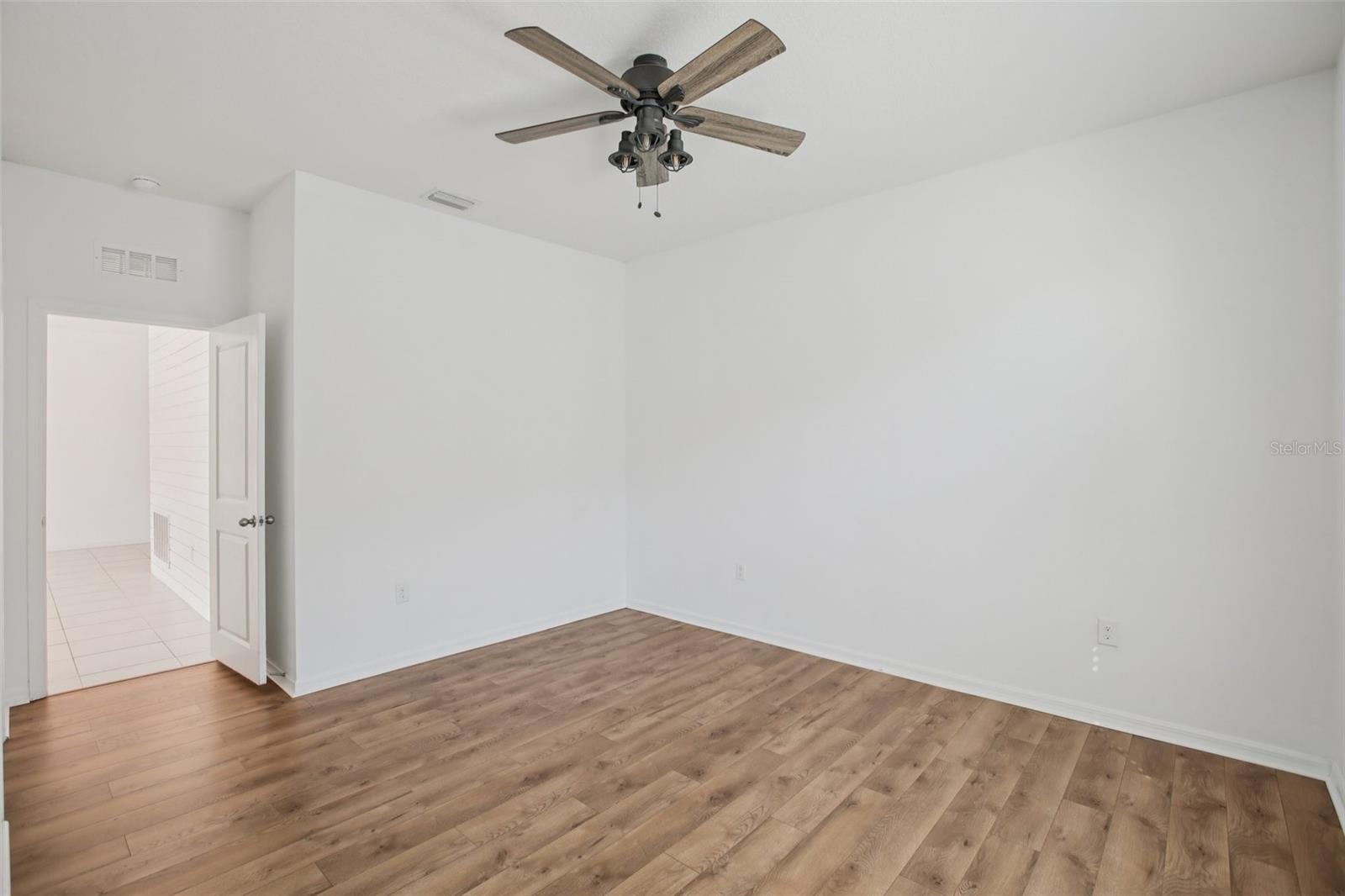 Image 29 of 67 For 10747 Laxer Cay Loop