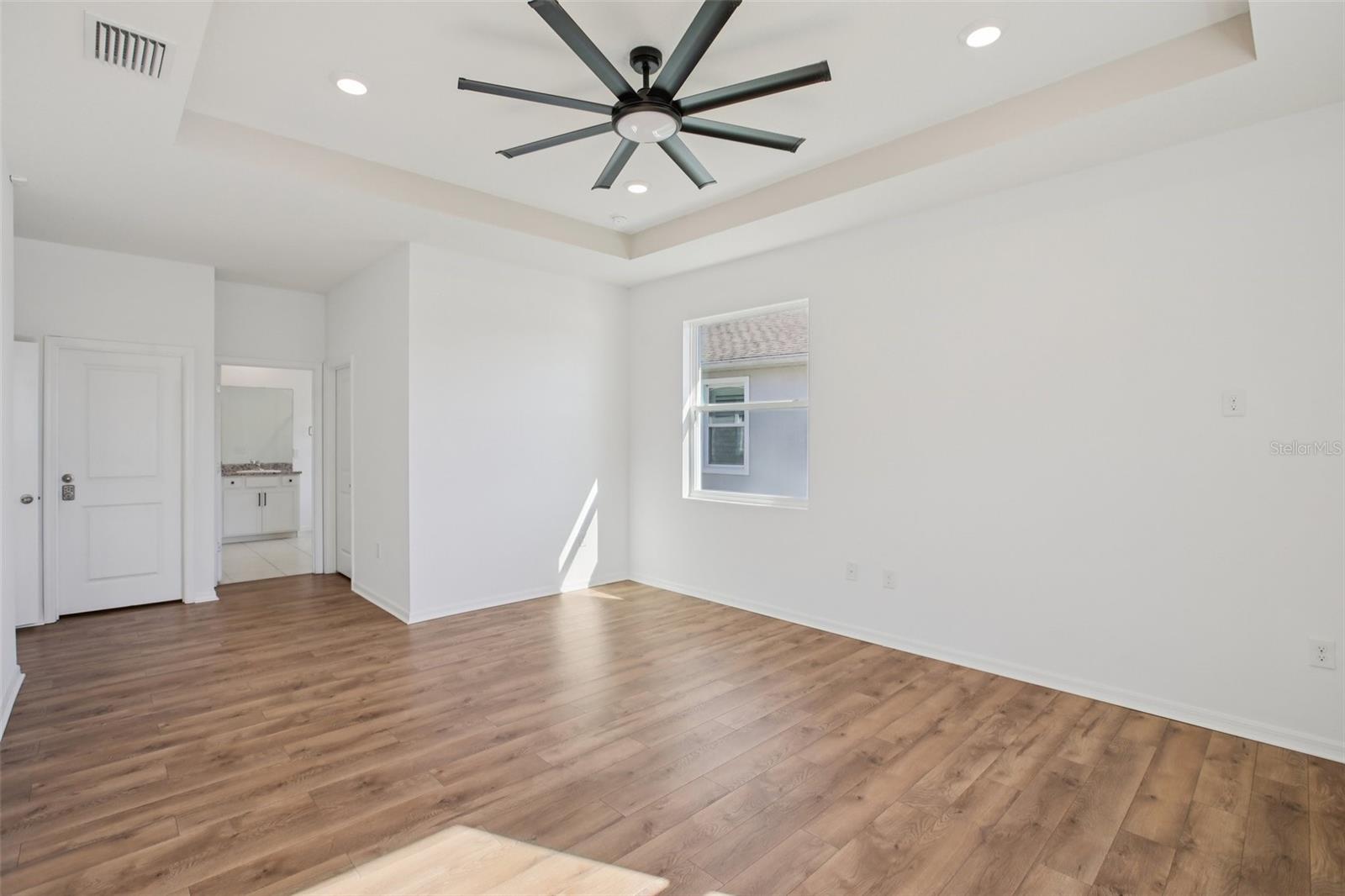 Image 33 of 67 For 10747 Laxer Cay Loop